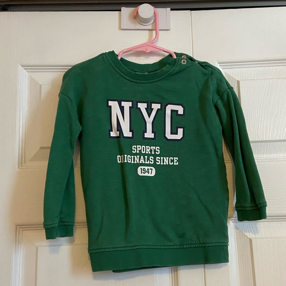 H&M Toddler NYC 🗽 Sweatshirt Top buttons